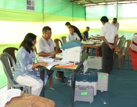 General Observer inspects commissioning of EVMs in SWGH